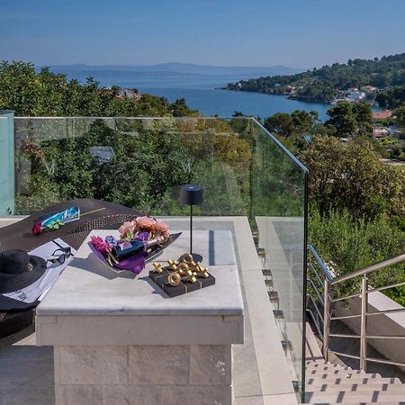 Uniquely Designed Villa Ivana With Outdoor Jacuzzi Nearby The Pebble Banje Beach At The Island Of Solta Rogač 外观 照片
