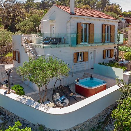 Uniquely Designed Villa Ivana With Outdoor Jacuzzi Nearby The Pebble Banje Beach At The Island Of Solta Rogač 外观 照片