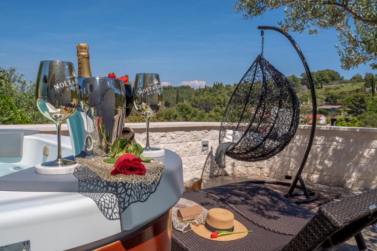 Uniquely Designed Villa Ivana With Outdoor Jacuzzi Nearby The Pebble Banje Beach At The Island Of Solta Rogač 外观 照片