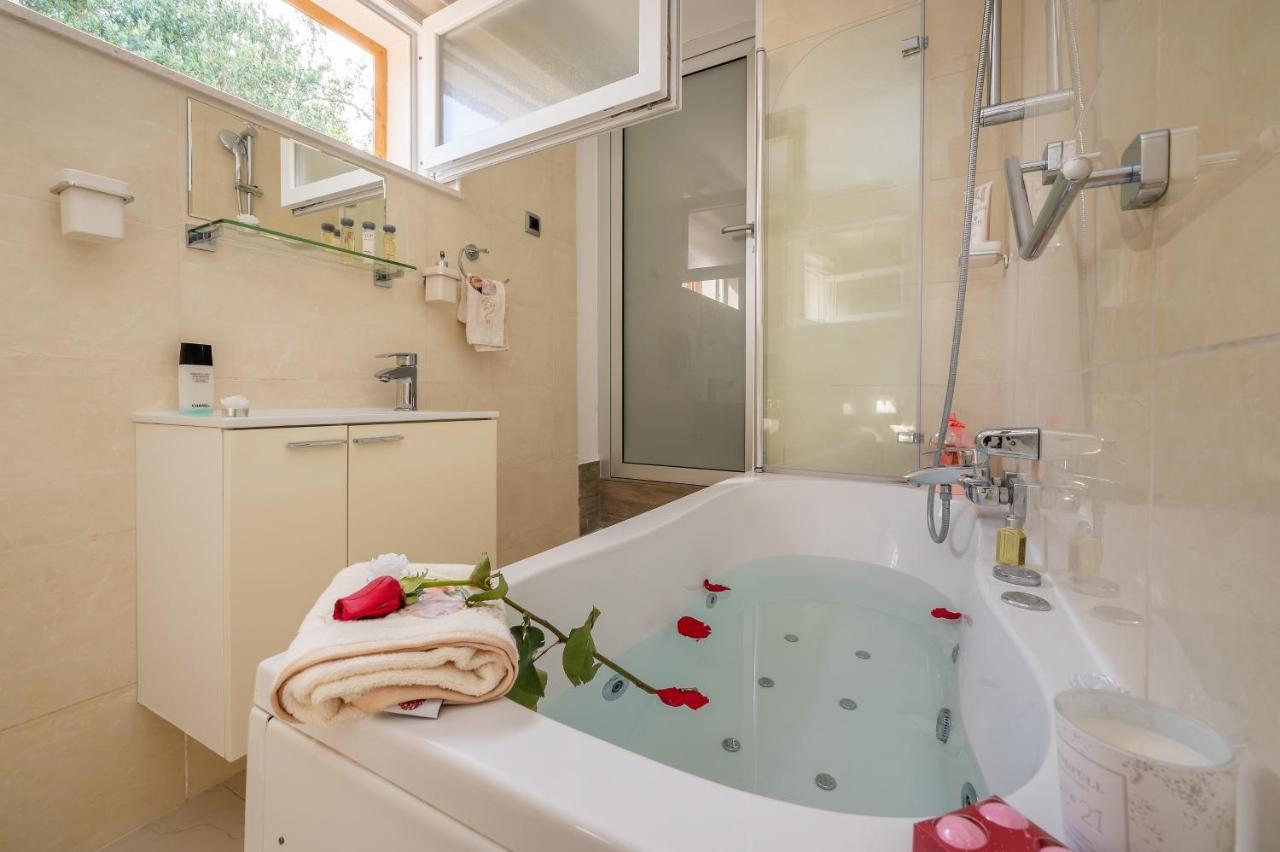 Uniquely Designed Villa Ivana With Outdoor Jacuzzi Nearby The Pebble Banje Beach At The Island Of Solta Rogač 外观 照片