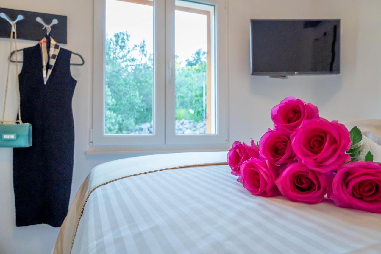 Uniquely Designed Villa Ivana With Outdoor Jacuzzi Nearby The Pebble Banje Beach At The Island Of Solta Rogač 外观 照片