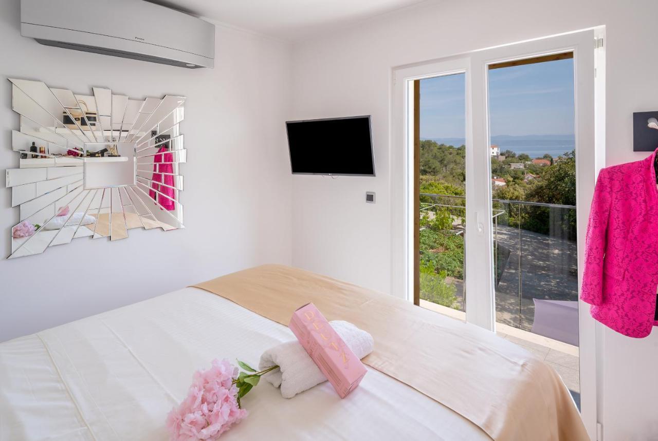 Uniquely Designed Villa Ivana With Outdoor Jacuzzi Nearby The Pebble Banje Beach At The Island Of Solta Rogač 外观 照片