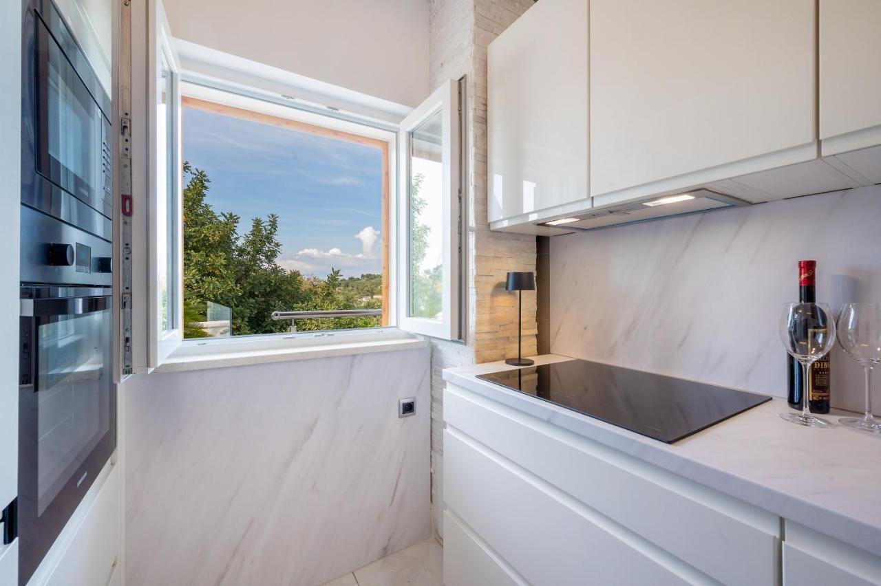 Uniquely Designed Villa Ivana With Outdoor Jacuzzi Nearby The Pebble Banje Beach At The Island Of Solta Rogač 外观 照片