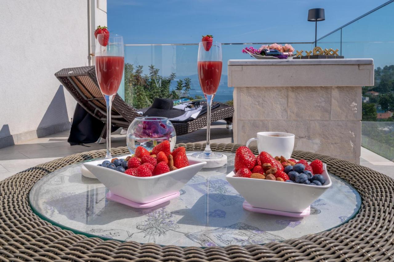 Uniquely Designed Villa Ivana With Outdoor Jacuzzi Nearby The Pebble Banje Beach At The Island Of Solta Rogač 外观 照片