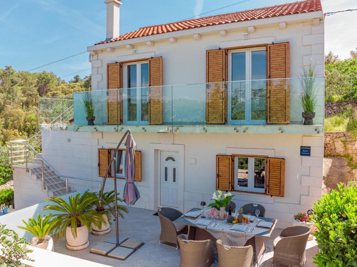 Uniquely Designed Villa Ivana With Outdoor Jacuzzi Nearby The Pebble Banje Beach At The Island Of Solta Rogač 外观 照片