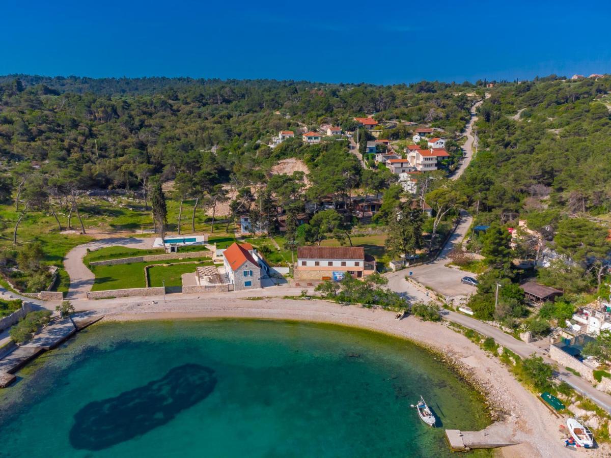 Uniquely Designed Villa Ivana With Outdoor Jacuzzi Nearby The Pebble Banje Beach At The Island Of Solta Rogač 外观 照片