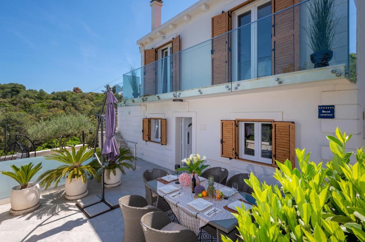 Uniquely Designed Villa Ivana With Outdoor Jacuzzi Nearby The Pebble Banje Beach At The Island Of Solta Rogač 外观 照片